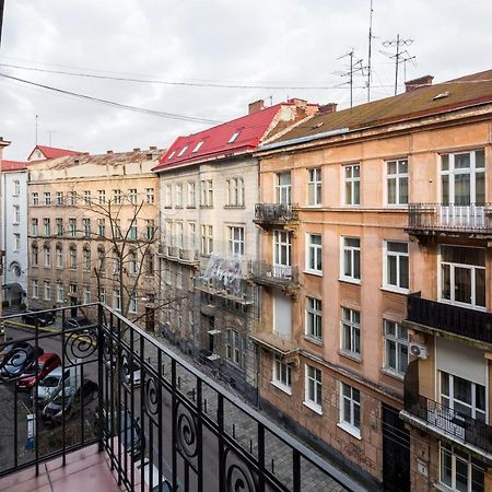 Romari Два Поверхи Apartment ลวีฟ ภายนอก รูปภาพ