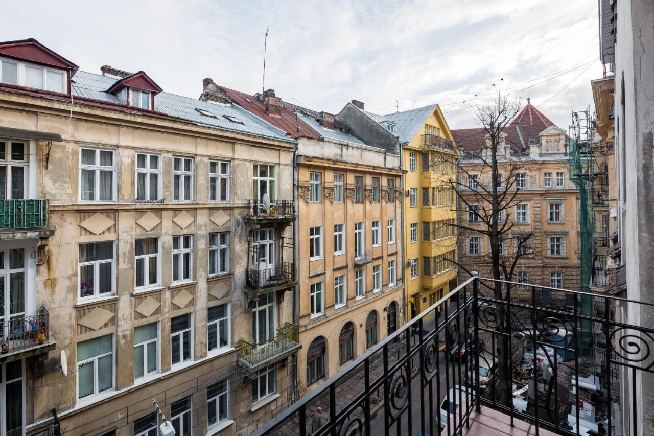 Romari Два Поверхи Apartment ลวีฟ ภายนอก รูปภาพ