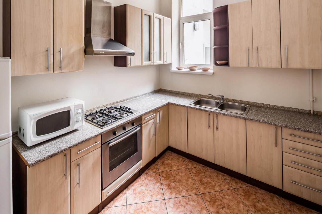 Romari Два Поверхи Apartment ลวีฟ ภายนอก รูปภาพ
