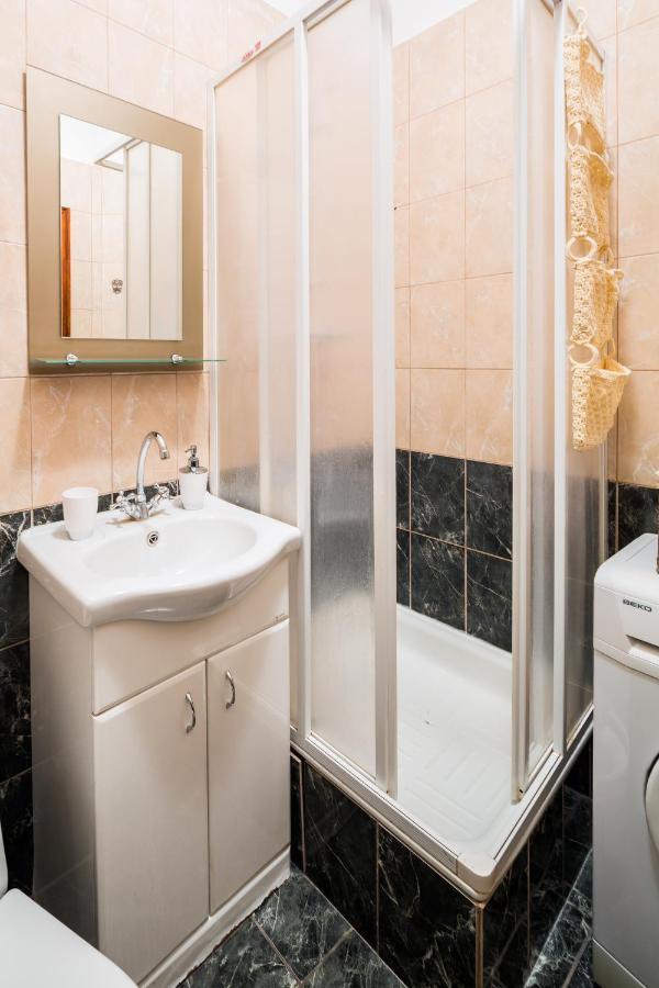 Romari Два Поверхи Apartment ลวีฟ ภายนอก รูปภาพ