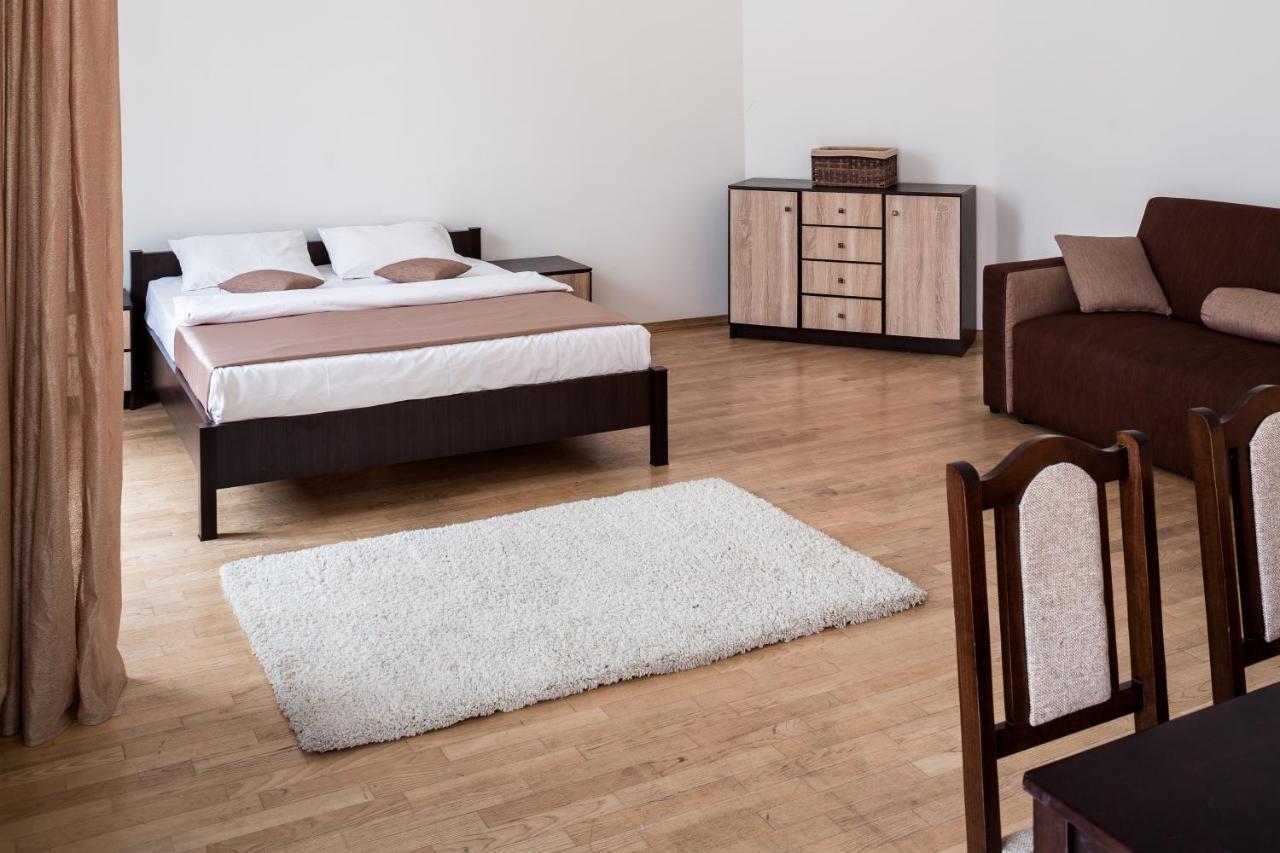 Romari Два Поверхи Apartment ลวีฟ ภายนอก รูปภาพ