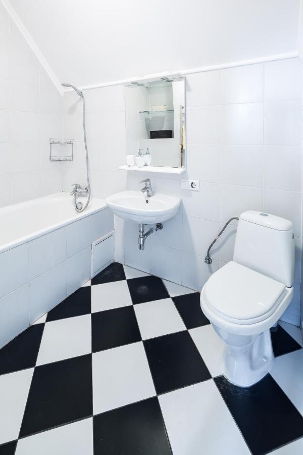 Romari Два Поверхи Apartment ลวีฟ ภายนอก รูปภาพ